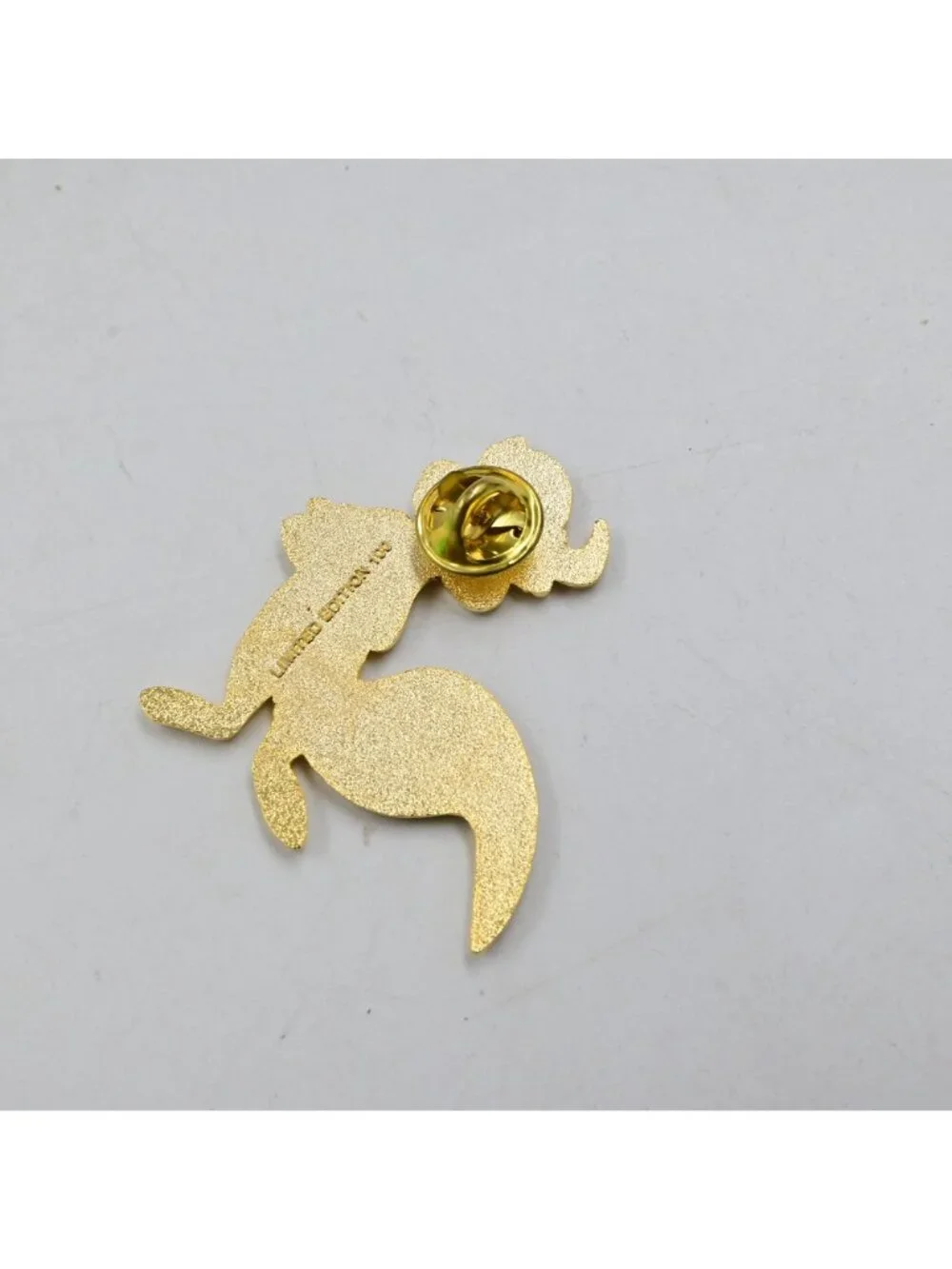 Pepe Le Pew Drinking Coca Cola Fantasy Lapel Hat Pin
